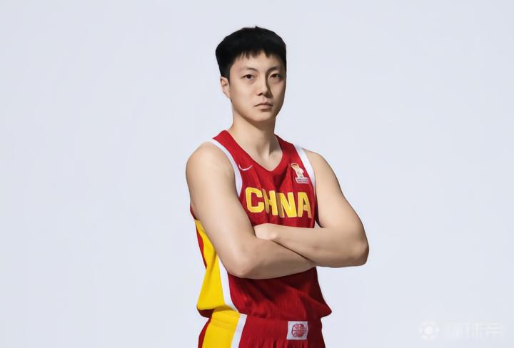 北青：中国男篮已启程征战亚运会，胡明轩担任本届男篮队长
