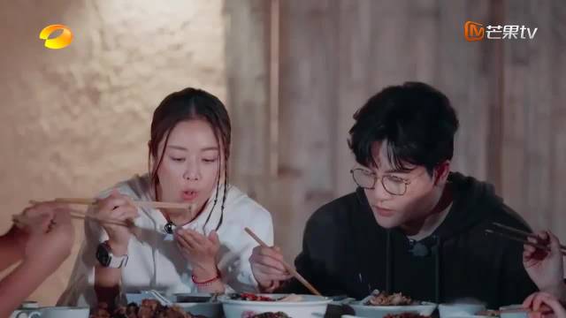 一生要强的苏有朋，一听谢娜说四川东北男人做饭好，立马就要加上台湾省
