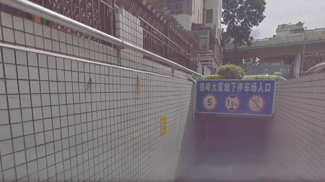 地狱级底下停车场，老司机进去都不自信了
