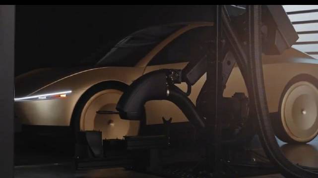 Robotaxi的车内清洁问题 也是机器人完成的
