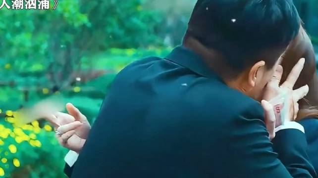 两万块钱亲了一口美女 值了