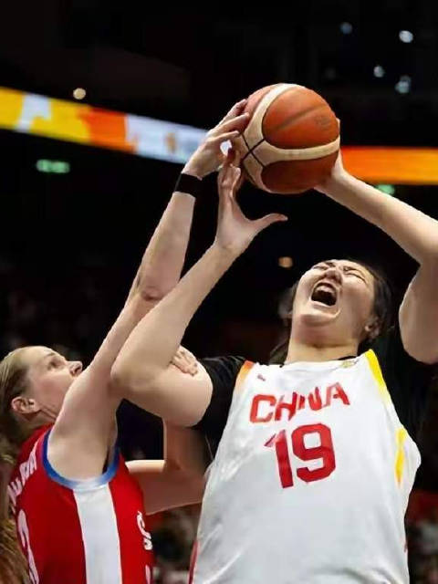 美博主：张子宇2米21天赋惊人，未来一定会登陆WNBA