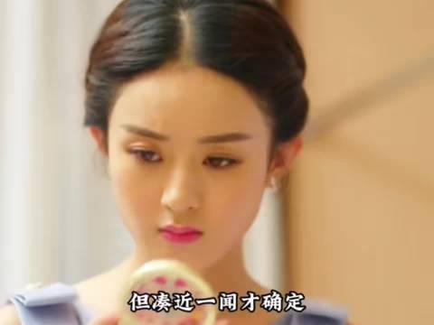 女孩在卫生间补妆时，发现了一个可能改变历史的秘密
