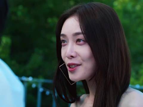 疯批的松弛感 这就是李莎拉 韩剧黑暗荣耀