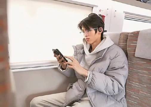年轻人爱上听广播了