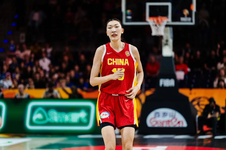 中国女篮20分大胜意大利锁D组第二 韩旭19+10杨舒予15分