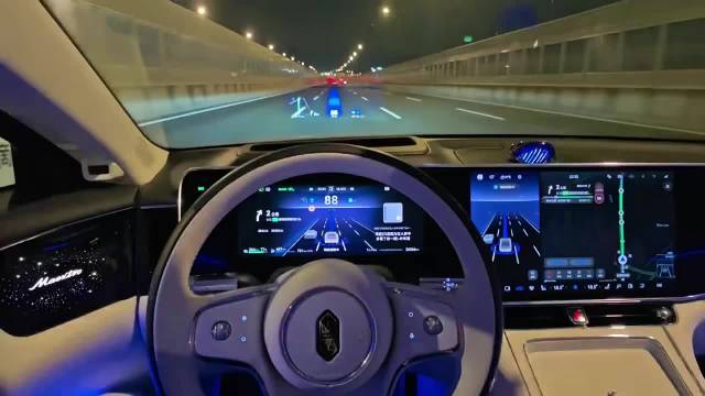 华为乾崑智驾用户突破200万