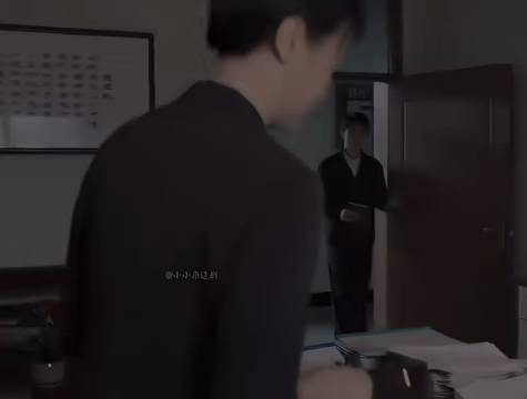 造一口麻辣女领导x纯情男小秘