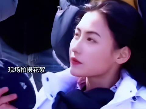 原来尔冬升没有吹牛！她真的是连素颜都美得楚楚动人