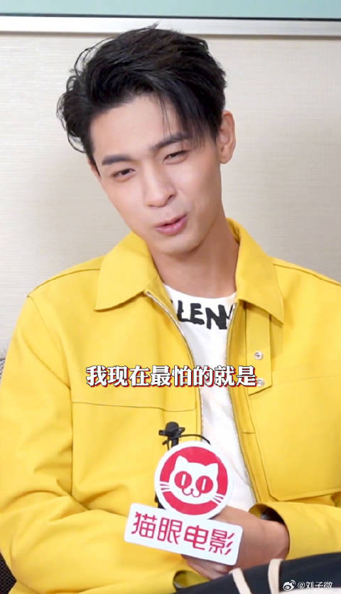 电影新人邓家佳 指导！秦霄贤全身抗拒演哭戏