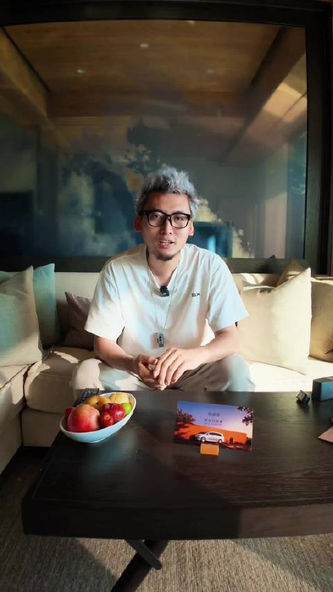 鸿蒙智行新车品鉴，新动向开始在意年轻人