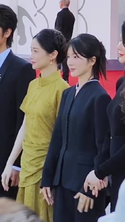 完全是淑柔阿姐和她的小俊妻侠女妹的婚礼现场