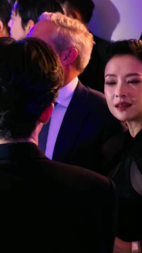 两位气场完全强大... 谁帮我破译一下子怡姐都说了什么