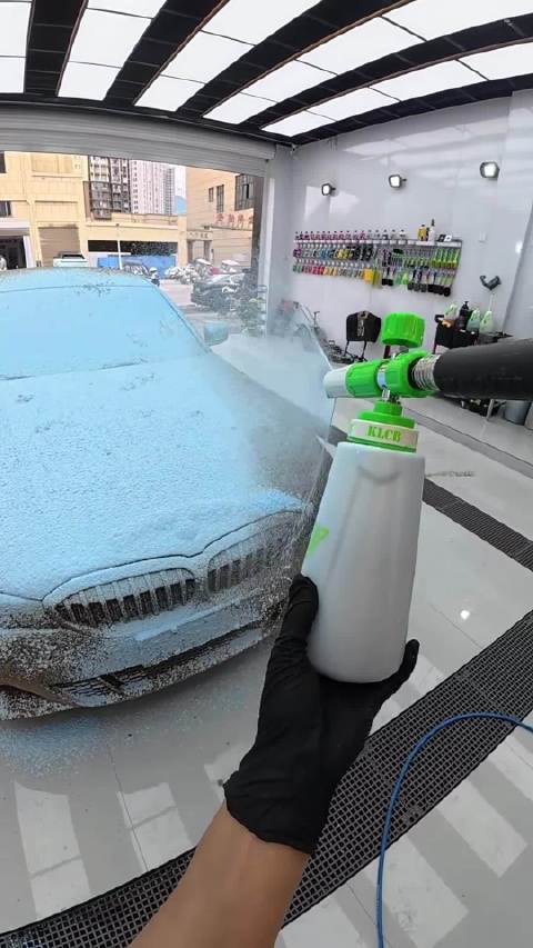 跟我一起第一视角感受洗车的乐趣