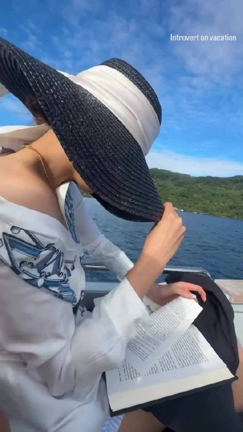 其实雨也没多大， 是风在拼命刮