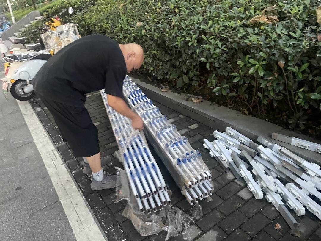成都“铁钉护栏”已清除更换 街道办：后续将加强巡查