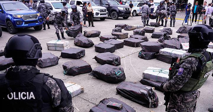 厄瓜多尔警方查获约4吨毒品 厄瓜多尔警方查获约4吨毒品