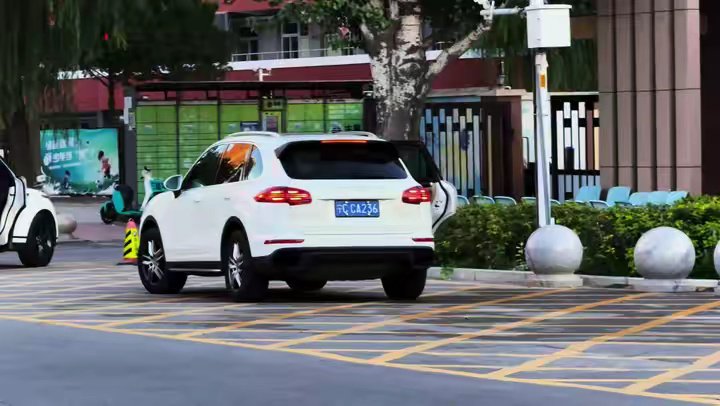 银川某私立学校开学家长们都开什么车？