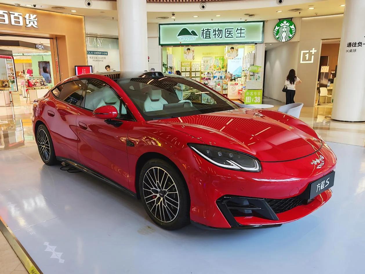 方程S线下实拍体验：23万起的运动轿跑，能打赢SU7吗？