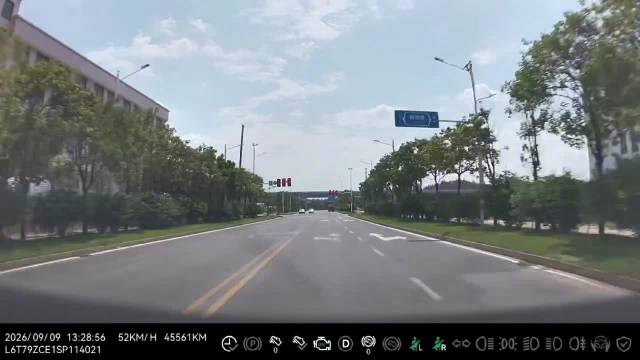 只能说视频车运气不好，这完全躲不开啊