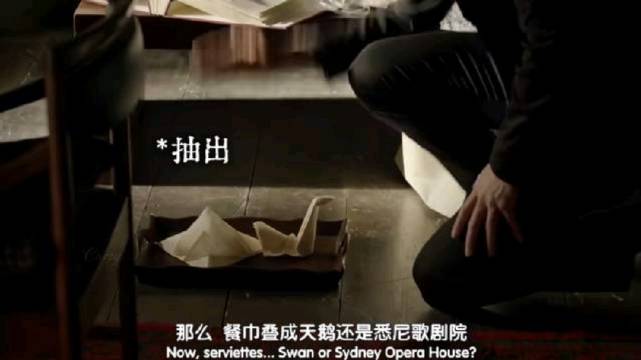 夏洛克因华生不陪办案，折一堆小船自娱