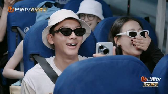 张晚意开口即梗，那英笑称其冷笑话挠人
