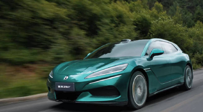 全新腾势Z9GT，1036公里纯电续航，9分钟充饱千公里