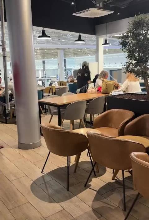 娜扎戴墨镜签名被质疑，近视眼镜引理解