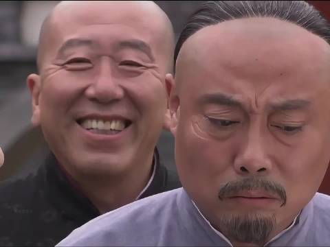 白景琦剪完辫子扬长而去，不料竟迎面撞见出门的二奶奶 ！