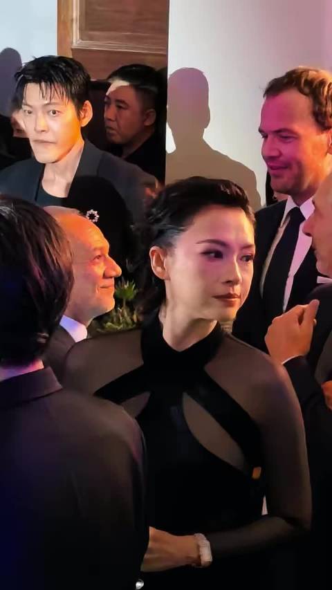 章子怡易烊千玺同框聊演唱会，易烊千玺暂无计划