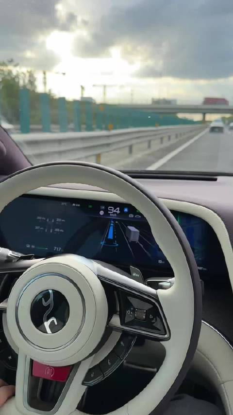 现在技术都这么好了嘛，全程不用自己开动力稳 响应速度快