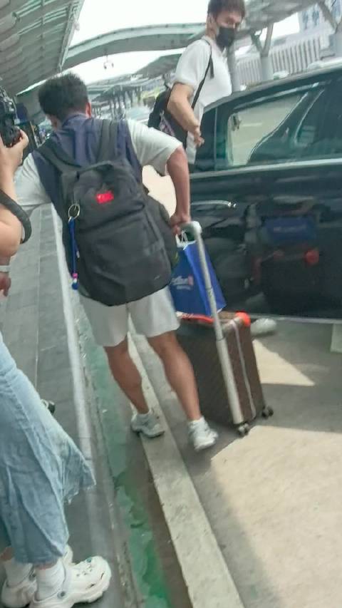 车窗没法开怎么办？超努力的小杨杨