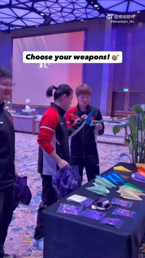 纸飞机引发连续剧，王曼昱疑惑抛投懊恼