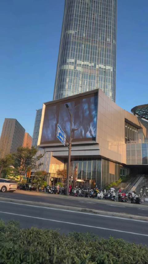 那英南京演唱会应援震撼，户外大屏视频引爆全场