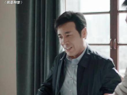 看了三遍才恍然大悟，众人并非真心挽留 而是盼着他出马侦破悬案！