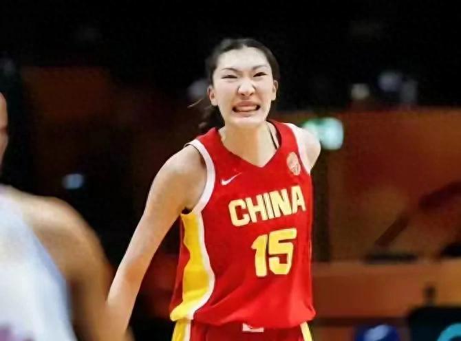 女篮75:72波多黎各，一人立功一人拉胯，郑薇毫不客气犀利点评！