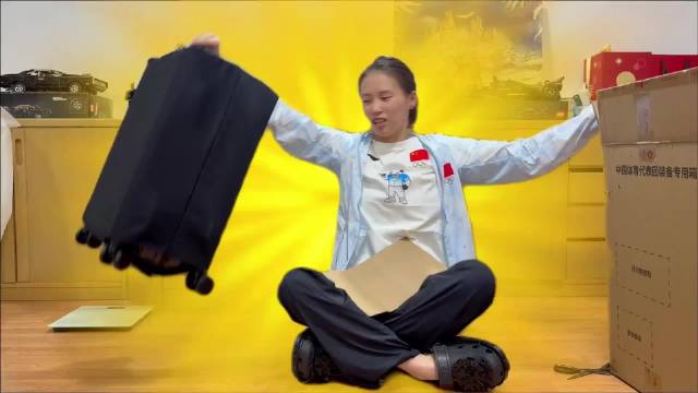 陈芋汐名古屋亚运装备开箱
