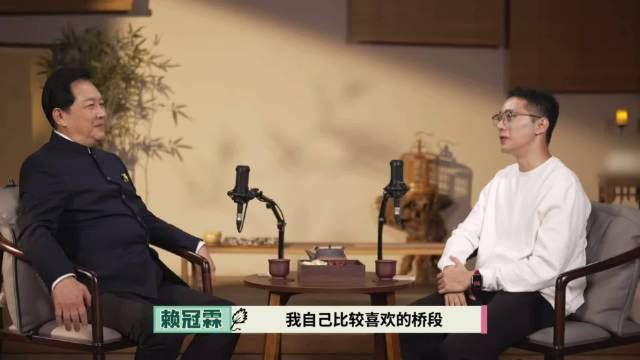 唐国强与赖冠霖聊三国，谈及诸葛亮眼睛发亮