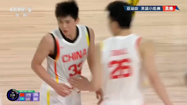 中国男篮38分大胜哈萨克斯坦，李悦洲第三节末段连续得分