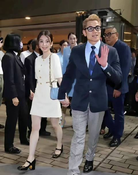 郭富城大方带方媛亮相，走到哪都公开相伴