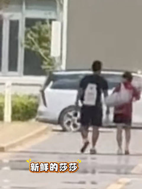 新鲜的莎莎和背书包的头哥 王楚钦 孙颖莎