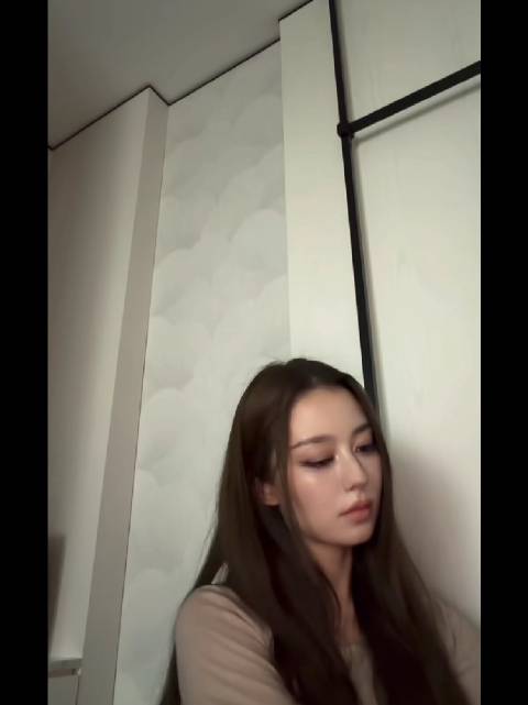 吉娜美得无可挑剔，还这么多才多艺，郎朗太幸福了，又是羡慕郎朗的一天！