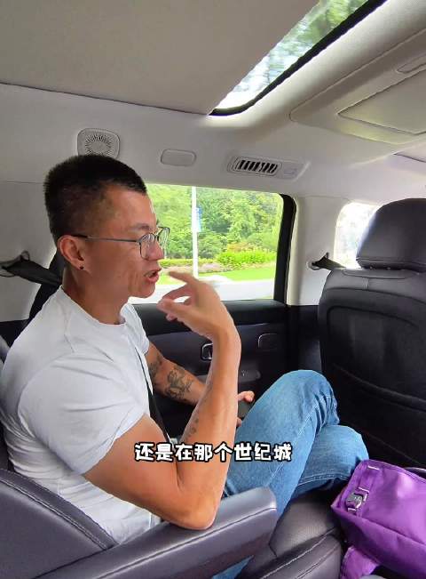 仔细想想，@陈震同学 大哥82年，今年44岁，干汽车这行，已经干了半辈子了