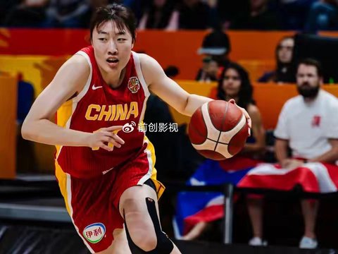 嘴角裂了，球进了：1米86的罗欣棫用一记三分把中国女篮拽进八强