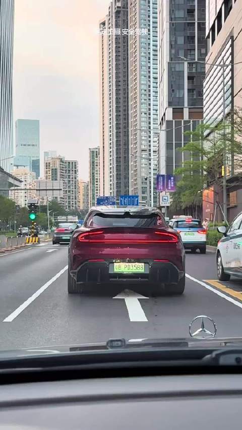 小米YU7 GT纽北最速SUV，2.9秒破百对比Model YP慢近一秒