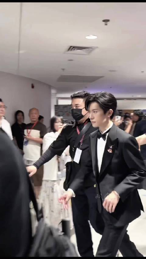 易烊千玺获章子怡恭喜，任积家全球代言人