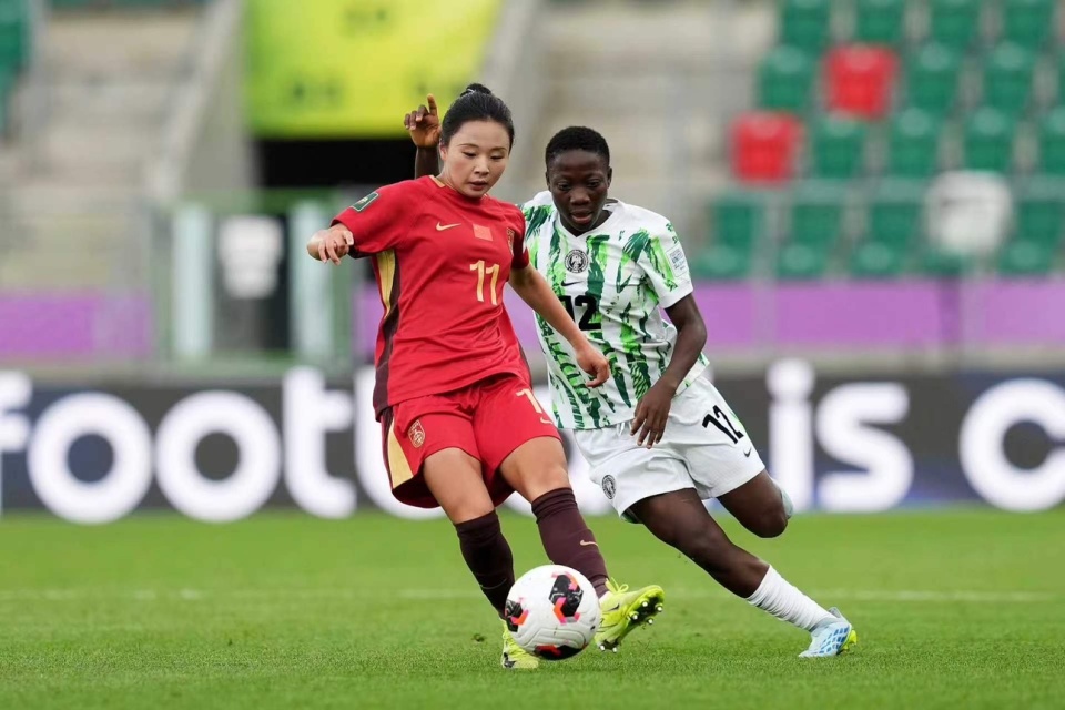 足坛一夜动态：中国女足0-0！曼联重返欧冠4-0 拜仁5-0大胜