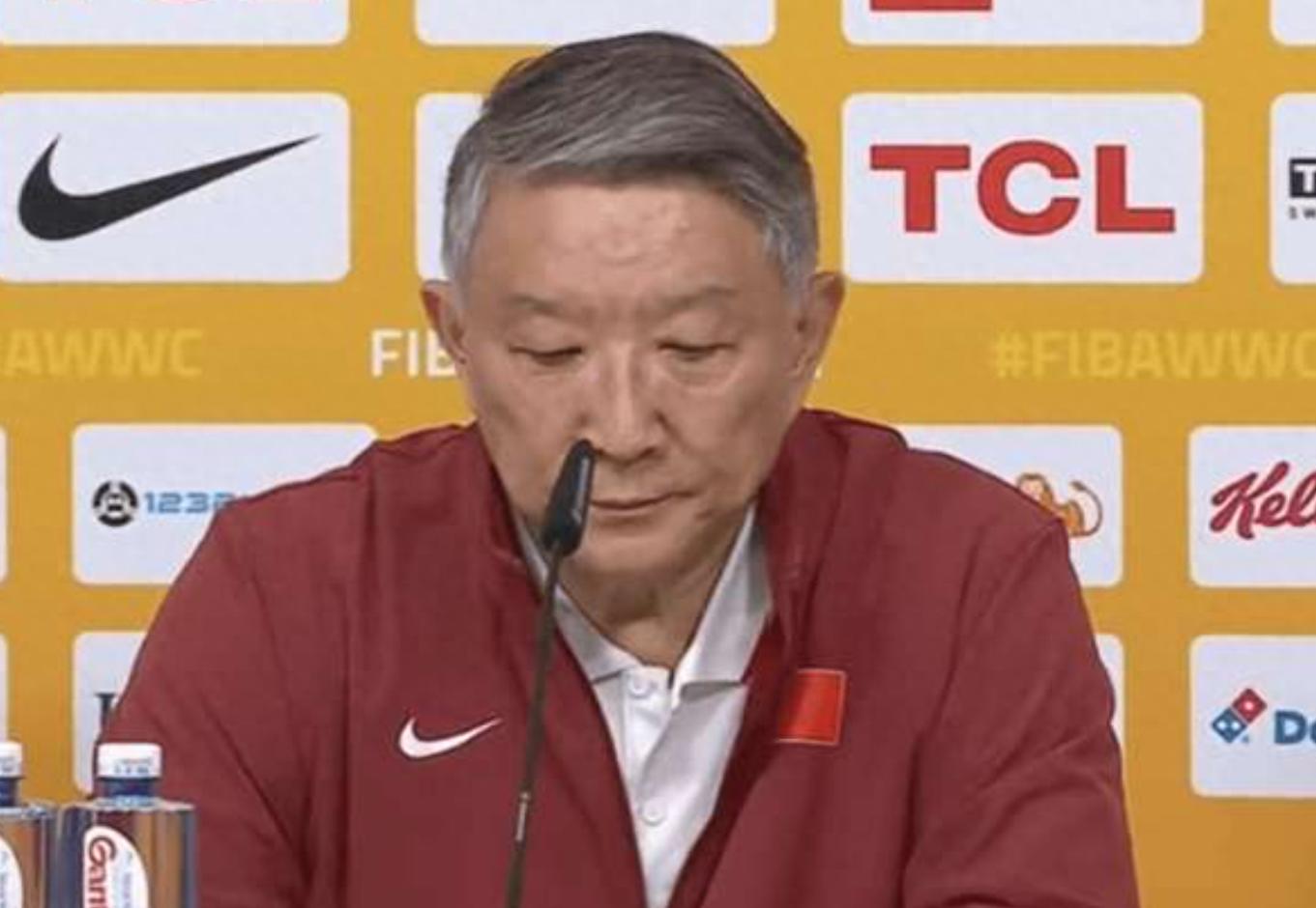 中国女篮61-90惜败！宫鲁鸣赛后只谈“宝贵经历”，有这3大问题！