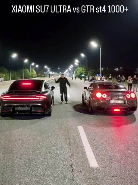 毛子街头小米SU7 Ultra 大战千匹GT-R，然后呢？谁赢了 ？（转载自海外）