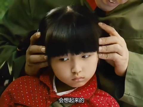 地震中没人要的小女孩竟然被养父母宠成了宝